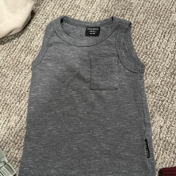 Assorted Kids Clothing Set - Picture 11 of 16